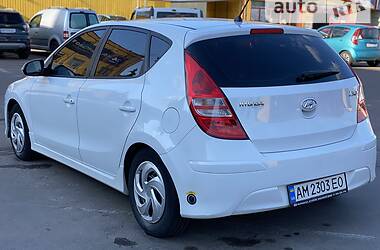 Хэтчбек Hyundai i30 2011 в Житомире