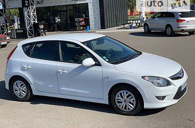 Хэтчбек Hyundai i30 2011 в Дубно