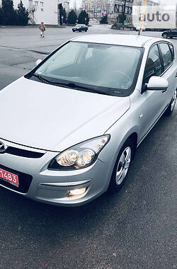 Хэтчбек Hyundai i30 2010 в Кривом Роге