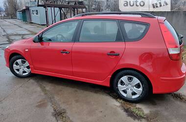 Универсал Hyundai i30 2010 в Днепре