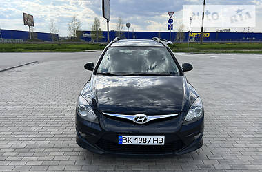 Универсал Hyundai i30 2010 в Ровно