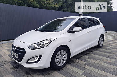 Универсал Hyundai i30 2016 в Ужгороде