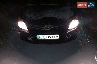 Универсал Hyundai i30 2011 в Мостиске