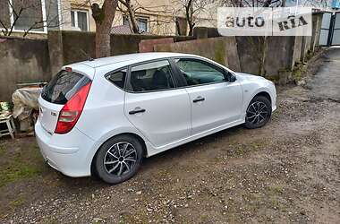 Хэтчбек Hyundai i30 2010 в Черновцах