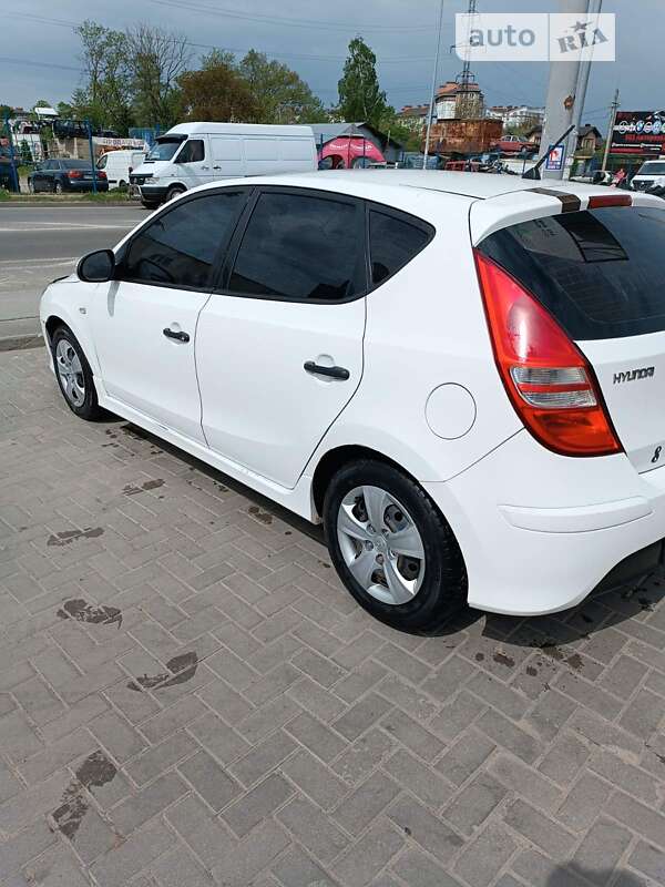 Хетчбек Hyundai i30 2011 в Снятині