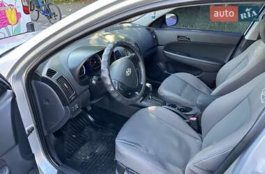 Хэтчбек Hyundai i30 2011 в 