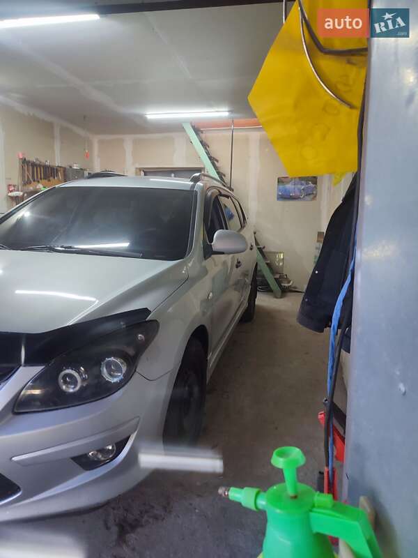 Универсал Hyundai i30 2010 в Днепре