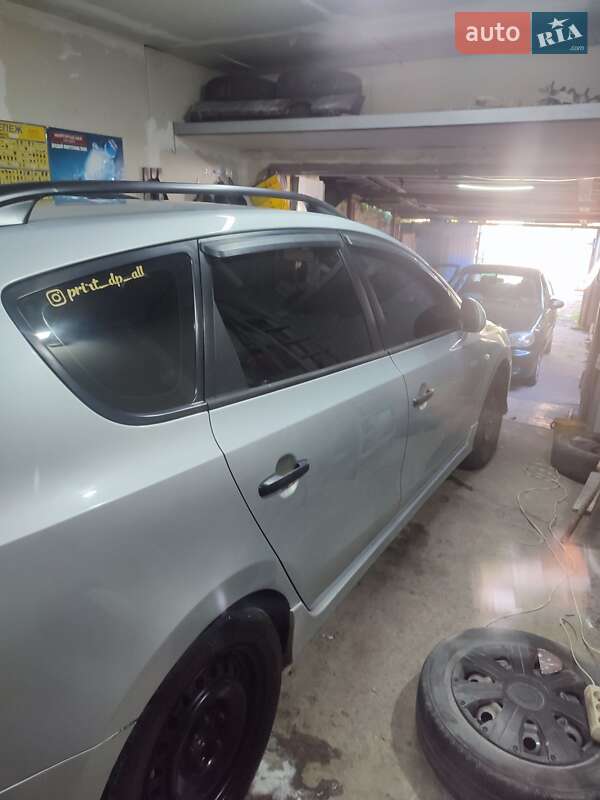 Универсал Hyundai i30 2010 в Днепре