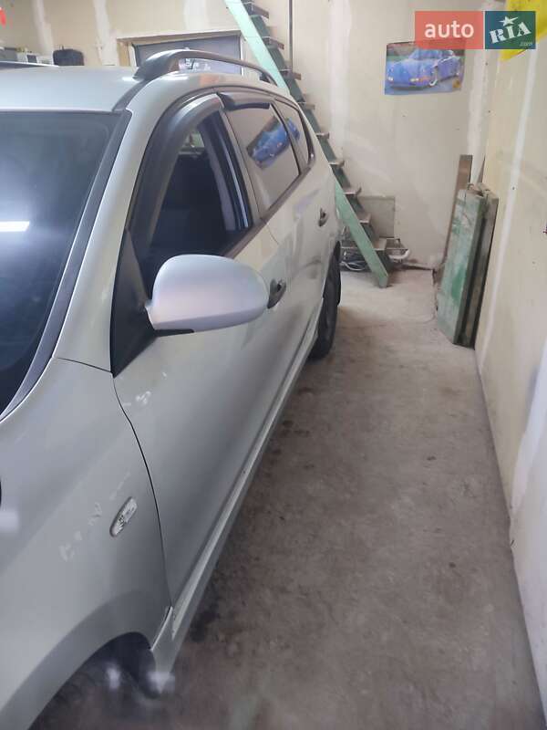 Универсал Hyundai i30 2010 в Днепре