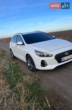 Универсал Hyundai i30 2017 в Новом Буге