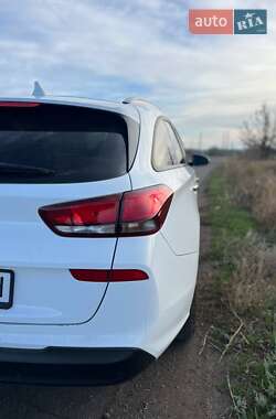 Универсал Hyundai i30 2017 в Новом Буге