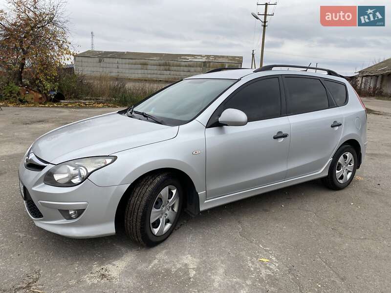 Универсал Hyundai i30 2010 в Мироновке