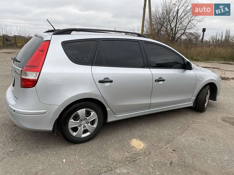 Универсал Hyundai i30 2010 в Мироновке