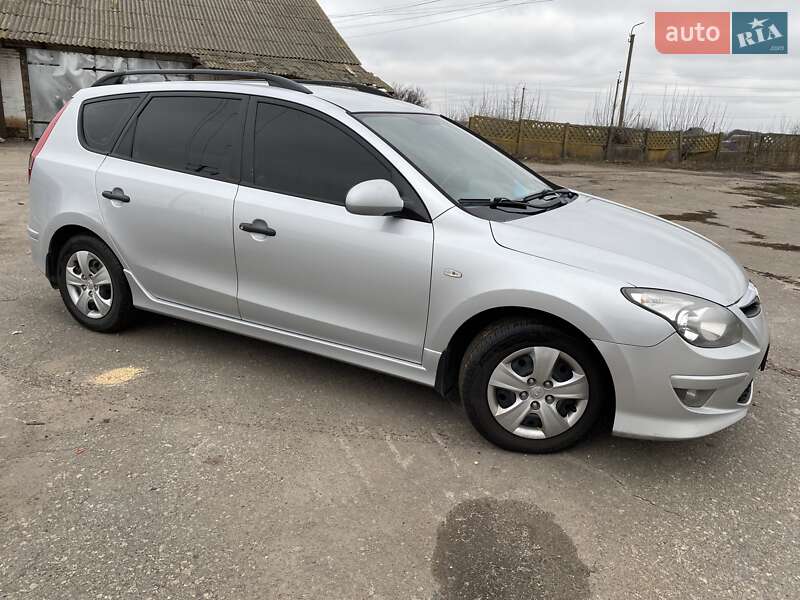 Универсал Hyundai i30 2010 в Мироновке