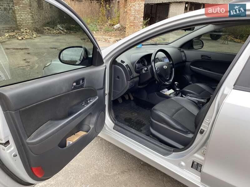 Универсал Hyundai i30 2010 в Мироновке