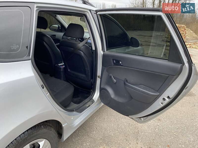 Универсал Hyundai i30 2010 в Мироновке