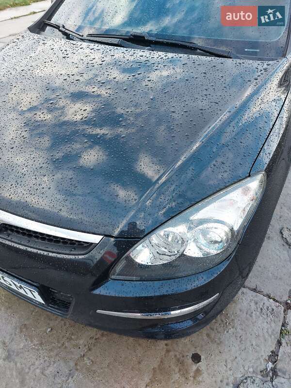 Универсал Hyundai i30 2009 в Чугуеве фото 4 Универсал Hyundai i30 2009 в Чугуеве