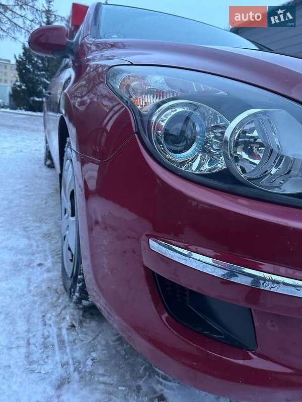 Універсал Hyundai i30 2009 в Кореці