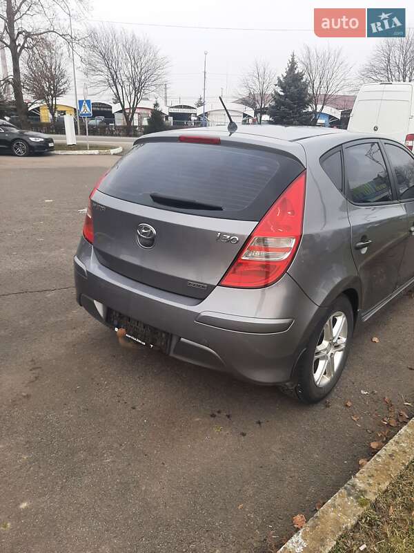 Хэтчбек Hyundai i30 2011 в Ужгороде