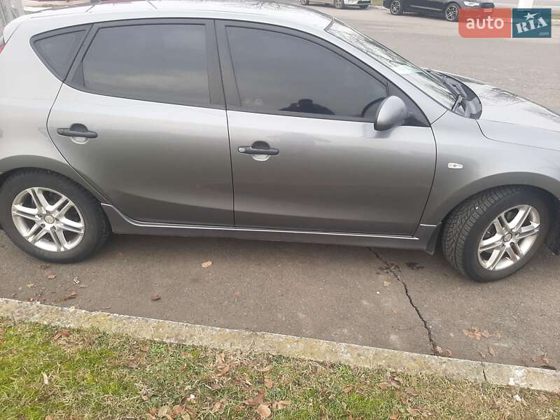 Хэтчбек Hyundai i30 2011 в Ужгороде
