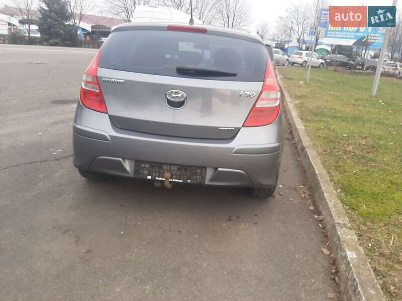 Хэтчбек Hyundai i30 2011 в Ужгороде