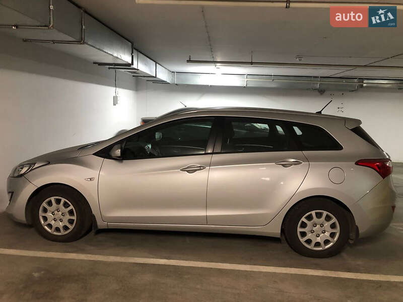 Універсал Hyundai i30 2013 в Дніпрі