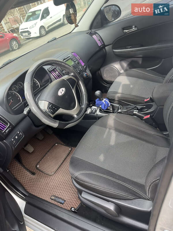 Хэтчбек Hyundai i30 2009 в Киеве