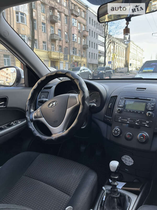 Хетчбек Hyundai i30 2008 в Дніпрі