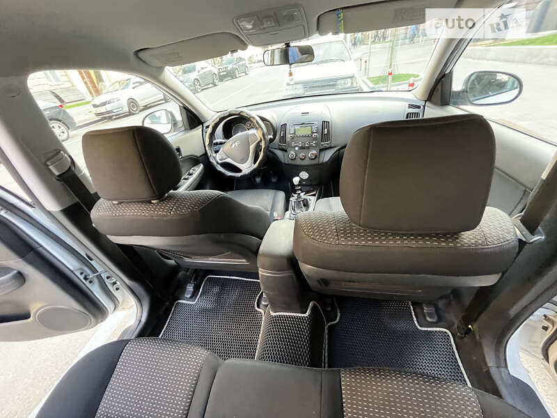 Хетчбек Hyundai i30 2008 в Дніпрі
