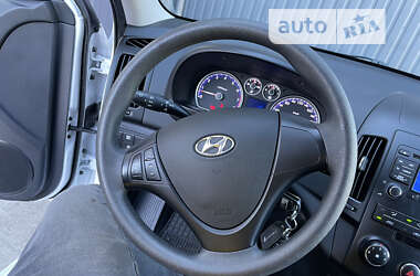 Универсал Hyundai i30 2011 в Ровно