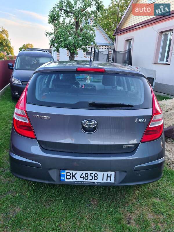 Хетчбек Hyundai i30 2010 в Рівному