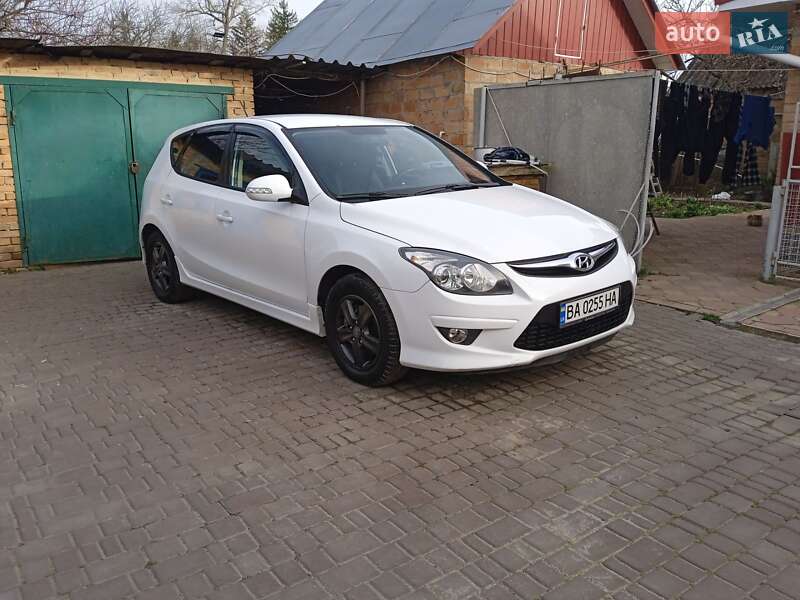 Хэтчбек Hyundai i30 2011 в Кропивницком