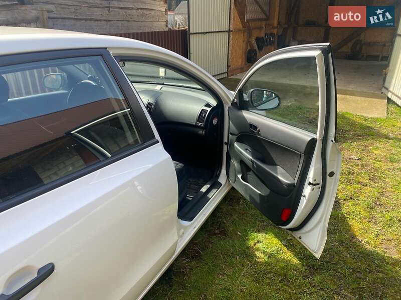 Універсал Hyundai i30 2009 в Міжгір'ї
