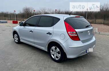 Хэтчбек Hyundai i30 2011 в Никополе