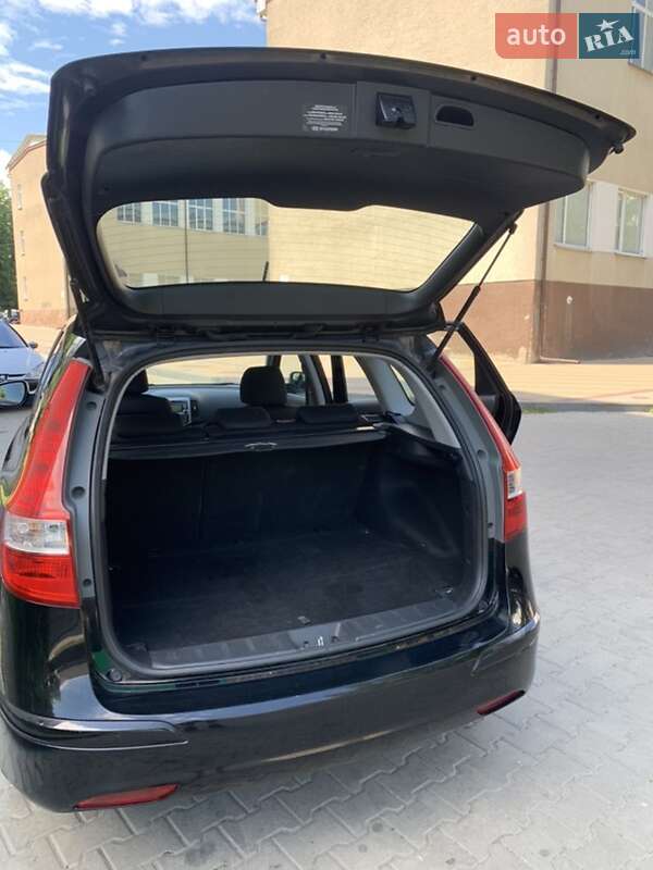 Универсал Hyundai i30 2011 в Звягеле