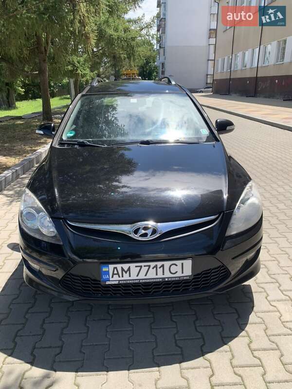 Универсал Hyundai i30 2011 в Звягеле