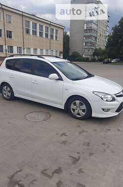 Универсал Hyundai i30 2011 в Звягеле