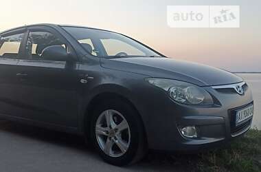 Хэтчбек Hyundai i30 2010 в 