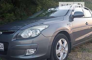 Хэтчбек Hyundai i30 2010 в 