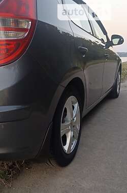 Хэтчбек Hyundai i30 2010 в 