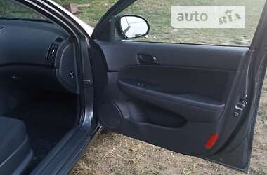 Хэтчбек Hyundai i30 2010 в 