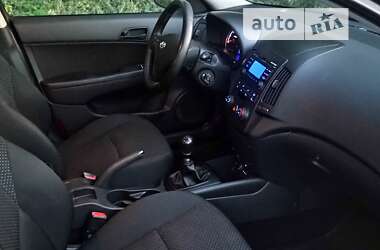 Хэтчбек Hyundai i30 2010 в 