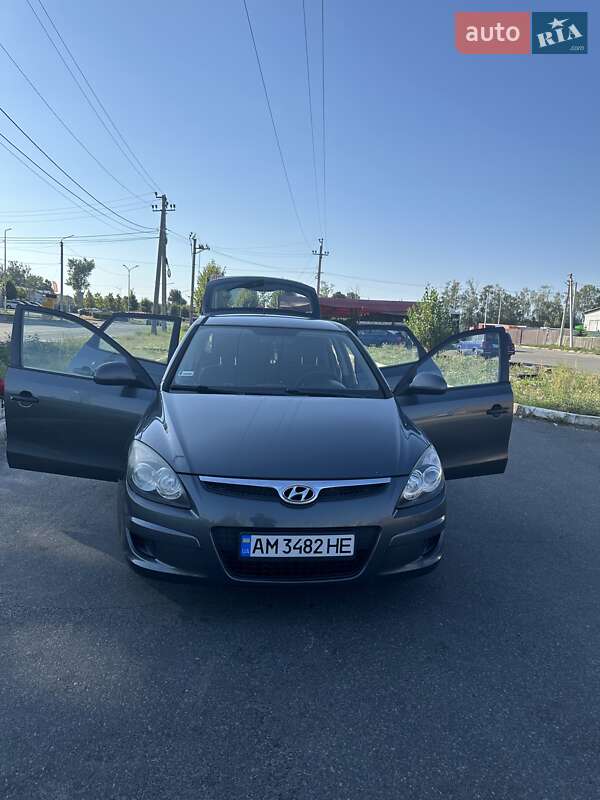 Хэтчбек Hyundai i30 2009 в Буче