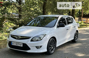 Хэтчбек Hyundai i30 2010 в Сваляве