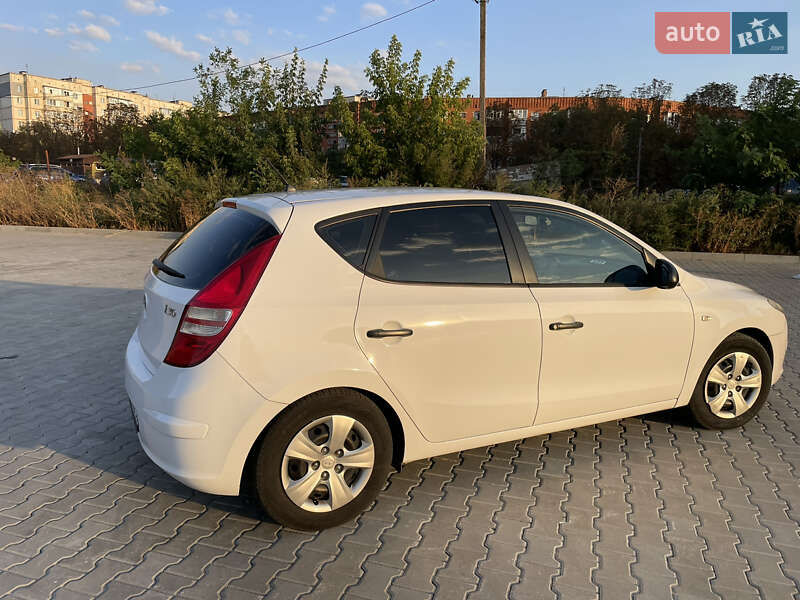 Хэтчбек Hyundai i30 2009 в Полтаве