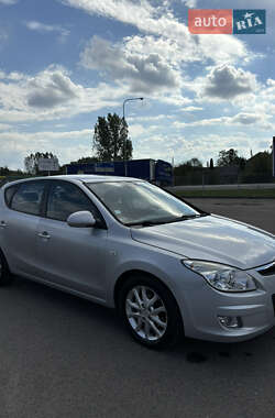 Хэтчбек Hyundai i30 2008 в 