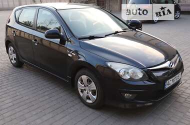 Хэтчбек Hyundai i30 2010 в Киверцах