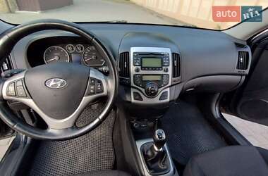 Хэтчбек Hyundai i30 2010 в 