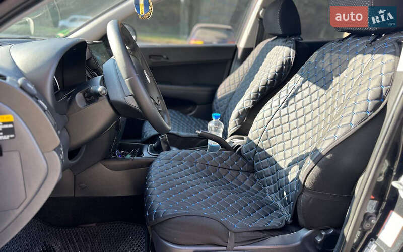 Хетчбек Hyundai i30 2009 в Чернівцях