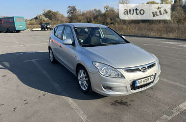 Хэтчбек Hyundai i30 2008 в Киеве